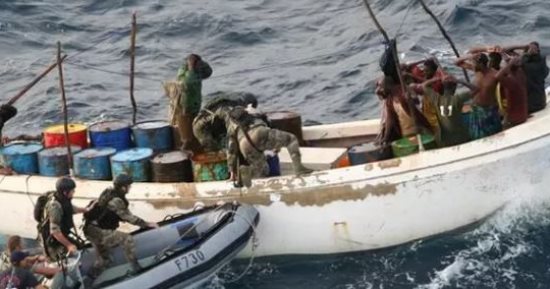 البحرية الأوروبية تحرر سفينة ترفع علم ليبيريا بعد تعرضها لهجوم شرقى الصومال