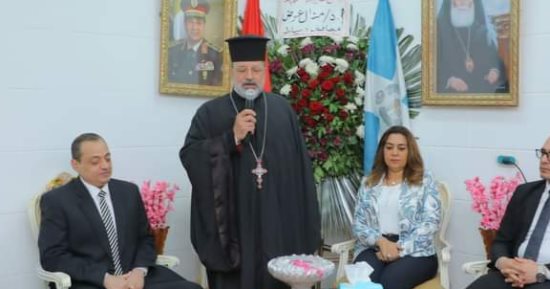 محافظ دمياط تزور كنيسة الروم الأرثوذكس وتهنئ أبناء المحافظة بمناسبة عيد القيامة