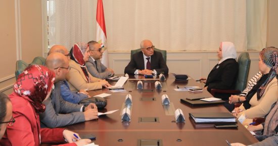 رضا حجازى يستعرض مستجدات مبادرة اختيار 1000 مدير مدرسة وإحياء المسرح المدرسى