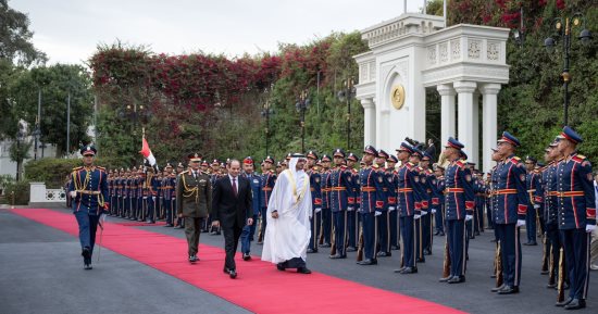 الرئيس السيسى يرحب بالشيخ محمد بن زايد ضيفا عزيزا على مصر.. توافق على بذل الجهود المشتركة لتعزيز التعاون والتضامن بين الدول العربية.. رئيس دولة الإمارات: حريصون على تعزيز علاقات التعاون المتميزة بين البلدين