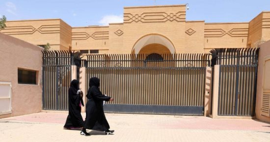 "عكاظ السعودية": سفارة إيران فى الرياض تفتح أبوابها لأول مرة منذ 7 سنوات