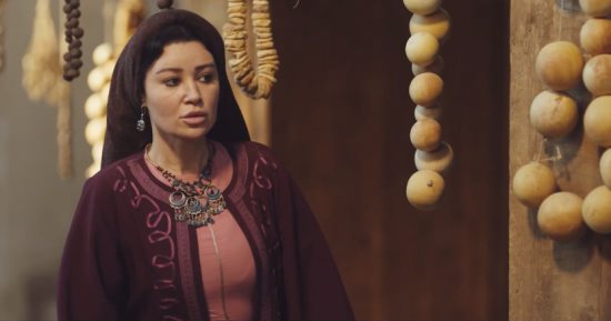 مسلسل رسالة الإمام .. حُسن تقوم بمعالجة المرضى .. هل سمعت عن الطبيب بنثو؟