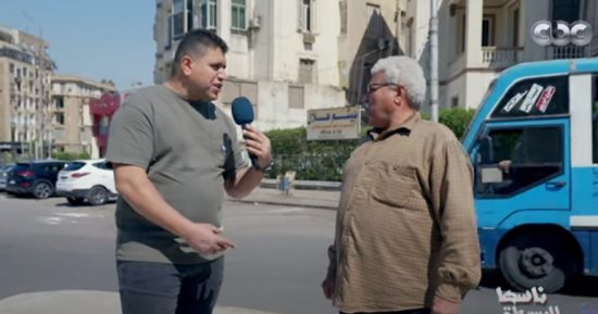 "ناسها البسيطة" يوجه سؤالا للمواطنين فى الشارع عن "القضاء والقدر".. الحاج عبد الرازق: اللى عايزه ربنا هيكون.. وآخر: فقدت ابنى وراض بقضاء الله.. وأحمد رأفت يهديهم فوانيس بها مبلغ مالية
