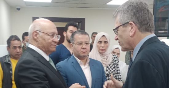 رئيس جامعة بنها يتفقد المركز الطبي لجراحة العيون وغرف العمليات الموحدة 