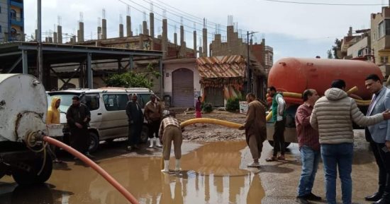 رئيس مدينة الشهداء يتابع رفع تجمعات الأمطار بقرى المركز