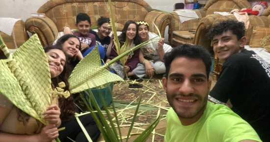 بضفائر مميزة.. شادى وعائلته احتفلوا بأحد الشعانين من الجيزة
