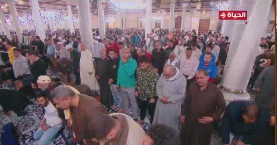 "الحياة" تنقل التراويح من مسجد الحسين.. والشيخ عبد الفتاح الطاروطى يؤم المصلين