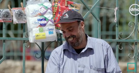 بائع بسيط يحصل على ميدالية أبطال حياة كريمة.. اعرف التفاصيل