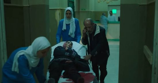 تحت الوصاية الحلقة 7.. إصابة منى زكى بجرح عميق على المركب ونقلها للمستشفى