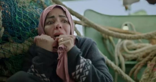 تحت الوصاية الحلقة 7.. منى زكى تُظهر قوتها وتنجح فى صيد السمك بنفسها.. خالد كمال يتجسس عليها أثناء نومها.. ومها نصار تعنف زوجها بعد تسليمه شقيقتها لـ دياب.. وإصابة منى زكى بجرح عميق على المركب ونقلها للمستشفى