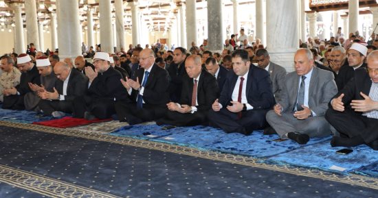 محافظ القاهرة يشهد صلاة الجمعة الأخيرة من شهر رمضان نيابة عن الرئيس