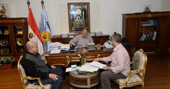 محافظ أسيوط يعتمد قرارات تثبيت 331 من العاملين بالصناديق والحسابات الخاصة