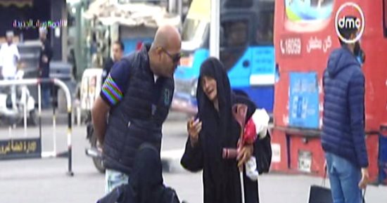 "حياة كريمة" يهدى عجوزا 10 آلاف جنيه بسبب موقف إنسانى وردها مفاجئة