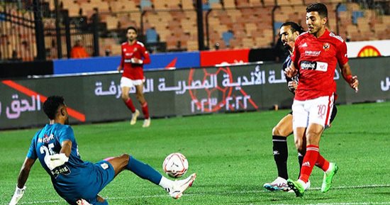 استمرار محمد شريف في قيادة هجوم الأهلى أمام الطلائع
