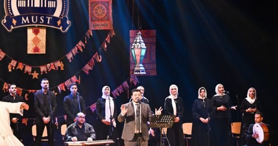 صور.. أوبرا جامعة مصر للعلوم والتكنولوجيا تضىء ليالى رمضان بحفل كبير للمنشد أحمد العمرى 