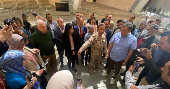 بعد شائعات تأثره بالأمطار.. جولة لوزير السياحة والآثار بالمتحف المصرى الكبير..صور