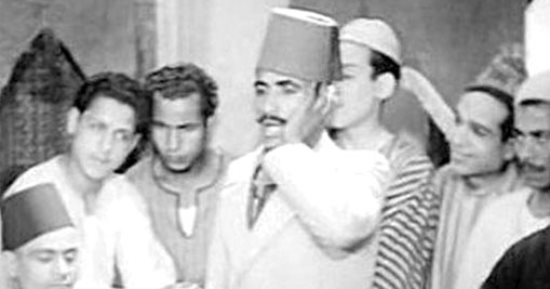 سلاطين الفن الشعبى فى مصر يكتبها عادل السنهورى.. أبو دراع فقد ذراعه أثناء عمله فى أرض والده.. غنى أمام عبدالناصر وحاوره يوسف إدريس.. وكان له سرادق خاص فى الحسين.. وقال لإدريس: أنا مطرب مشهور أكثر من عبدالحليم