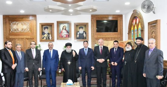  رئيس جامعة القناة يهنئ محافظ الإسماعيلية وقيادات الكنائس بعيد القيامة.. صور