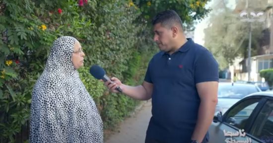 "الأخ هو الأب والسند ووجوده بالدنيا".. أحمد رأفت يقدم حلقة عن أهمية الأخ فى حياة أشقائه فى برنامج "ناسها البسيطة".. مواطنون يقدمون نصائح لأشقائهم العاقين.. ومذيع الشارع يهديهم فوانيس بها مبالغ مالية على CBC