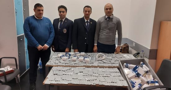 جمارك مطار القاهرة تضبط 3 ركاب بحوزتهم أدوية إجهاض وأقراص مخدرة وهواتف