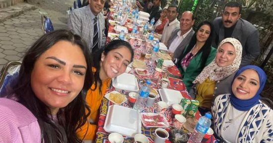 أهالى منشية الصدر ينظمون أطول إفطار شعبى بشارع واحد "1000 متر".. صور