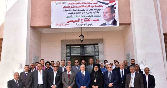 محافظ الأقصر وقيادات الأمن يقدمون التهنئة للأقباط بعيد القيامة المجيد..فيديو صور 