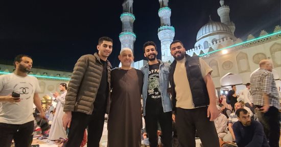 المصريون يعمرون الجامع الأزهر في العشر الأواخر من رمضان.. صور