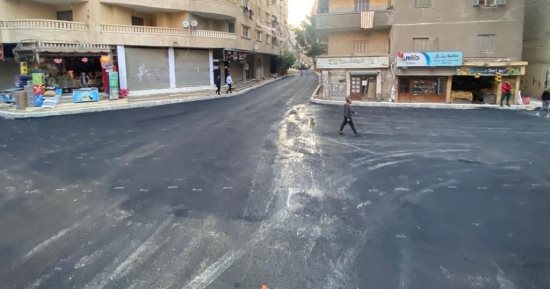 محافظة الجيزة: تنفيذ طبقة الرصف الرابطة بشارع رمزى فرج بالطالبية