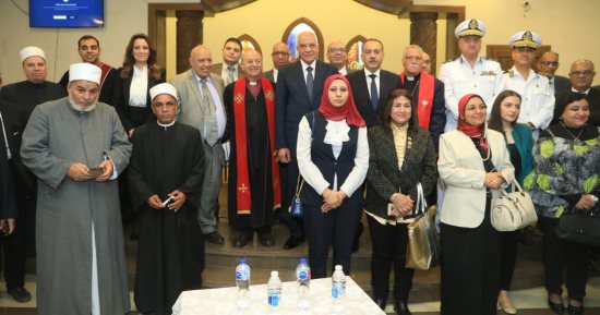 محافظ الجيزة يحضر قداس عيد القيامة بالكنيسة الإنجيلية