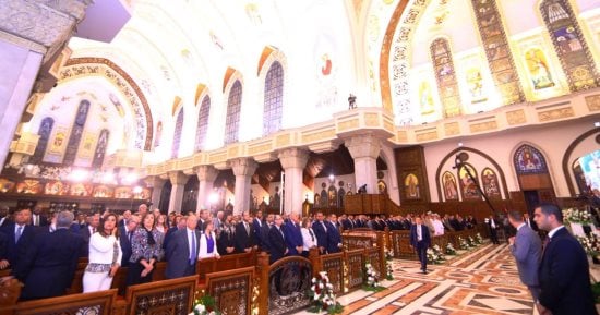 آلاف الأقباط يحتفلون بعيد القيامة المجيد بالكاتدرائية المرقسية بالعباسية.. صور