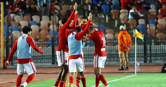 الأهلي يهزم فاركو بثلاثية نظيفة ويتصدر جدول الدورى المصرى