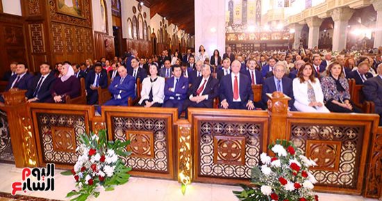 الكنيسة تحتفل بعيد القيامة المجيد بالكاتدرائية المرقسية بحضور وزراء وشخصيات عامة