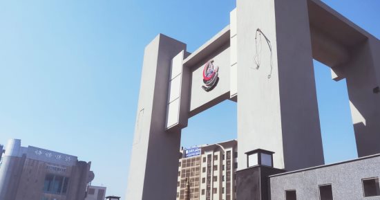 جامعة عين شمس تسابق الزمن لإنهاء مشروع المدينة الطبية.. 11 مشروعا داخل حرم مستشفيات الجامعة للنهوض بالخدمة الطبية للمرضى.. أسوار وبوابات ومخطط لإنشاء 4 حدائق ومستشفى جديد للطوارئ وآخر لجراحات الأطفال