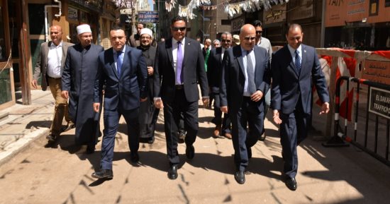 محافظ الدقهلية يقدم التهنئة للأخوة الأقباط بمناسبة عيد القيامة المجيد.. صور