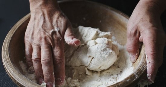 السمنة المقدوحة للكحك والزبدة للبسكويت.. اعرفى أهم أسرار كحك العيد