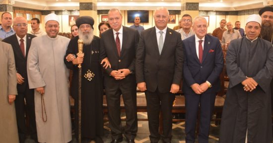 محافظ القليوبية يقدم التهانى للإخوة الأقباط بمناسبة عيد القيامة المجيد..صور