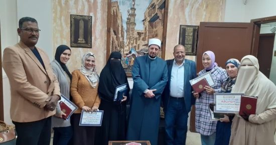 أزهر الإسكندرية يُكرم معلمى التربية الفنية بإدارة غرب الورديان 