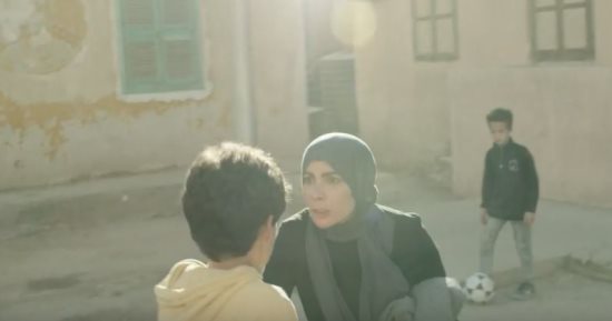 تحت الوصاية الحلقة 10.. منى زكى تضرب ابنها وتتسبب فى هروبه