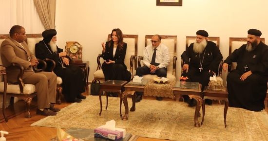 نائب محافظ الجيزة تزور مطرانية أكتوبر وأوسيم للتهنئة بعيد القيامة المجيد