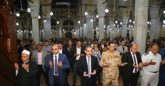 محافظ الغربية يشهد احتفال الأوقاف بليلة القدر من رحاب المسجد الأحمدى بطنطا 
