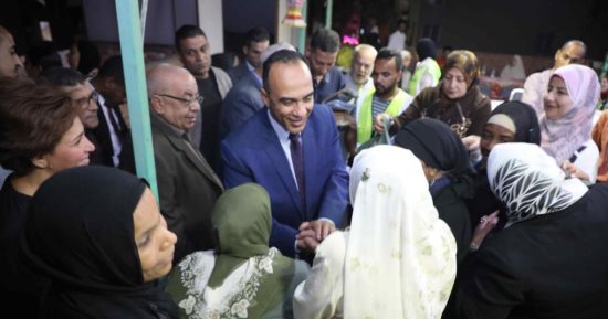 نائب محافظ المنيا يشارك إفطار دار المسنين بحى جنوب.. صور