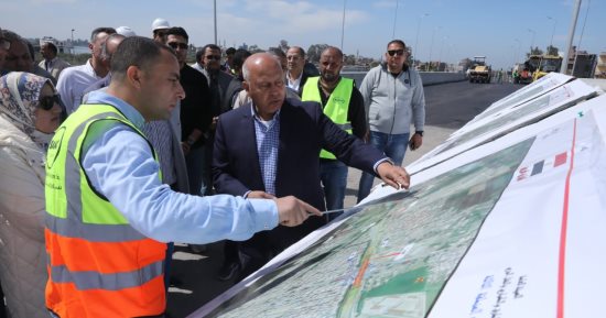 وزير النقل يتفقد مشروعات الطرق والكبارى بمحافظتى الدقهلية ودمياط