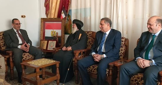 محافظ شمال سيناء يترأس وفدا تنفيذيا وشعبيا لتهنئة الأقباط بعيد القيامة المجيد