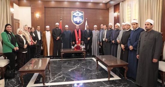 بيت العائلة المصرية بالإسماعيلية يهنئ الأقباط بعيد القيامة المجيد.. صور