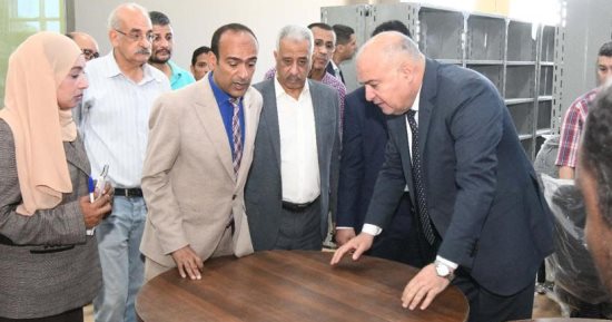 محافظ قنا يتابع استلام أثاث مكتبة مصر العامة تمهيدا لافتتاحها