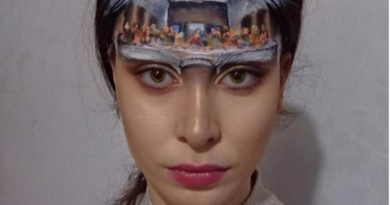 نور تبدع في رسم لوحات عالمية ومجسمة على وجهها.. أبرزها لوحة العشاء الأخير