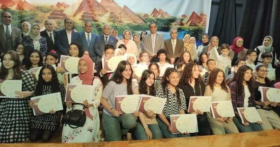 تكريم الطلبة المتفوقين فى الأنشطة بتعليم القاهرة.. صور 