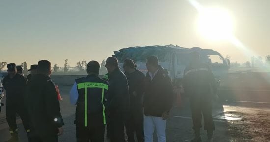 إعادة الحركة المرورية بطريق بنها شبرا الحر بعد انقلاب سيارة نقل محملة بعلب سمن