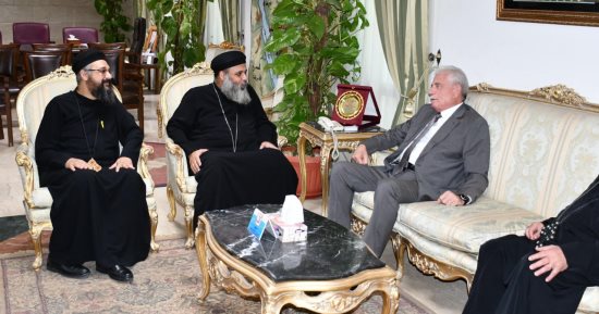 محافظ جنوب سيناء يستقبل وفد كاتدرائية السمائيين بشرم الشيخ للتهنئة بالعيد