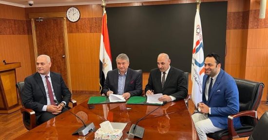التنمية الصناعية توقع اتفاقا للتغذية الكهربائية لـ4 مناطق صناعية بقنا وسوهاج